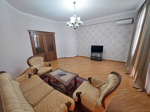 Satılır 3 otaqlı mənzil 117 m²