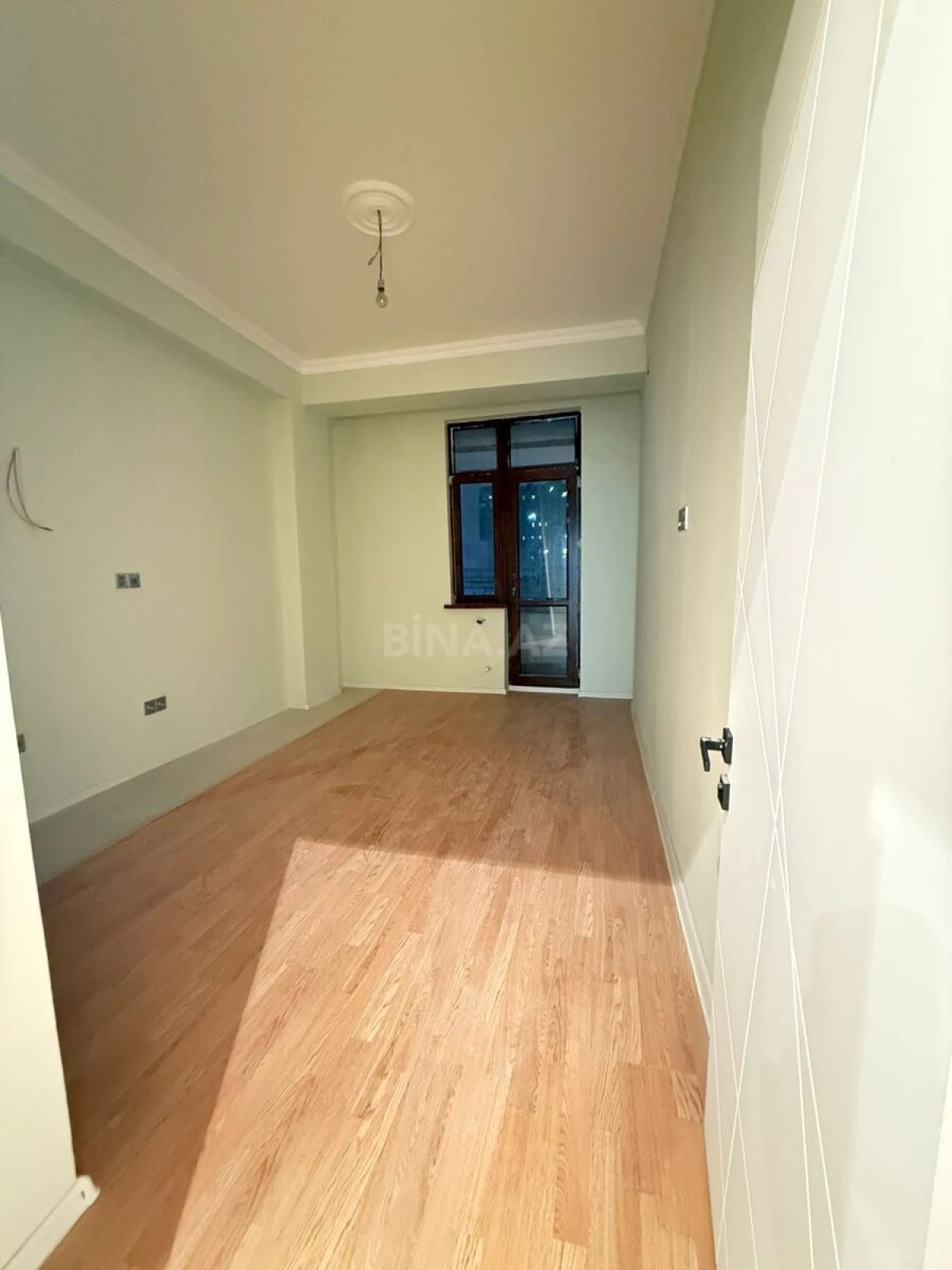 Satılır 4 otaqlı mənzil 129 m²