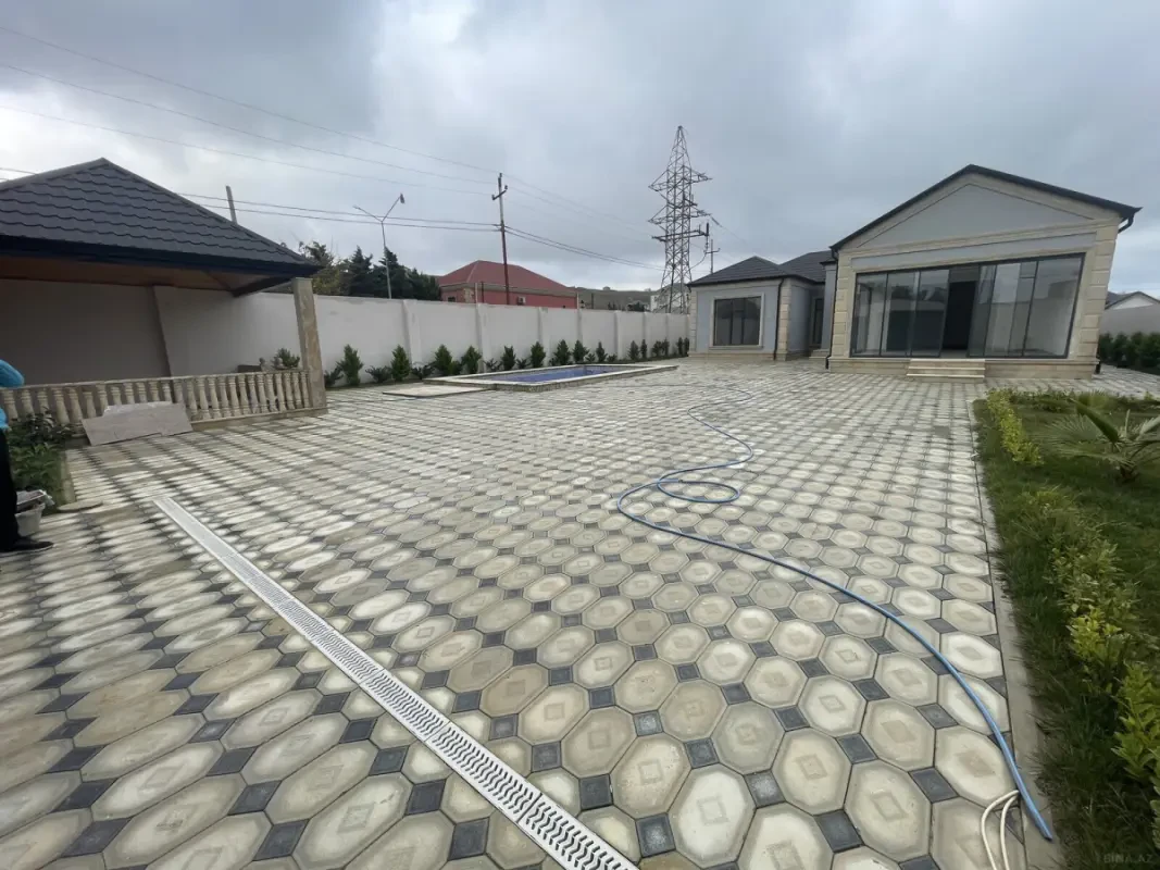 Satılır 4 otaqlı həyət evi 300 m²