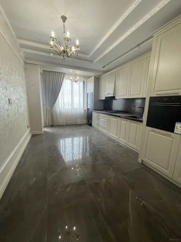Kirayə verilir 3 otaqlı mənzil 120 m²