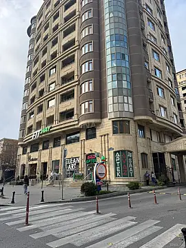 Satılır obyekt 137.7 m²