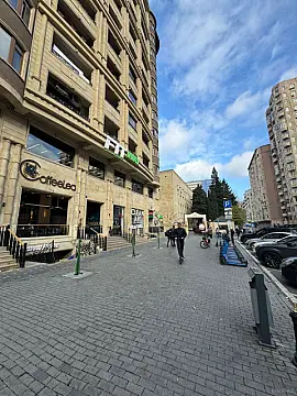 Satılır obyekt 137.7 m²