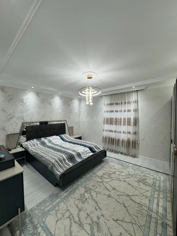 Satılır 5 otaqlı həyət evi 200 m²