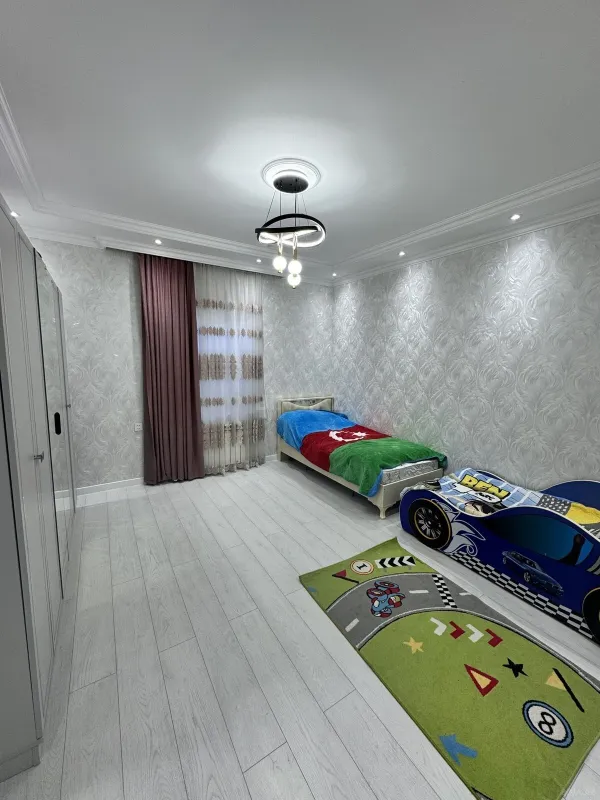 Satılır 5 otaqlı həyət evi 200 m²