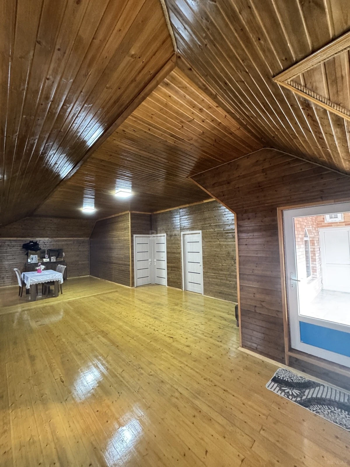 Satılır 5 otaqlı həyət evi 200 m²