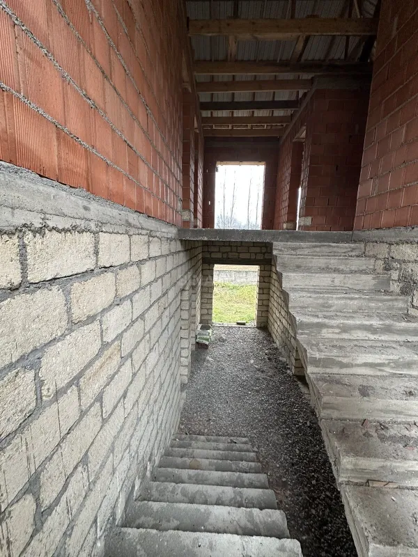 Satılır 8 otaqlı həyət evi 260 m²