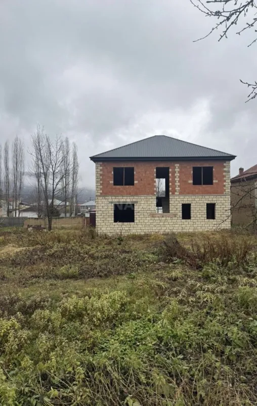 Satılır 8 otaqlı həyət evi 260 m²
