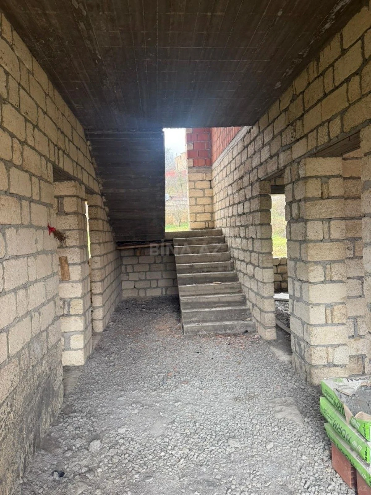 Satılır 8 otaqlı həyət evi 260 m²