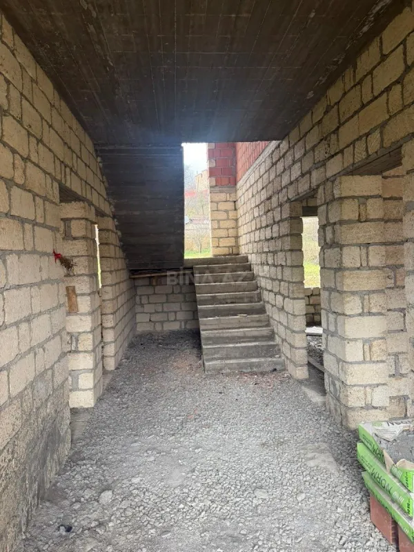 Satılır 8 otaqlı həyət evi 260 m²