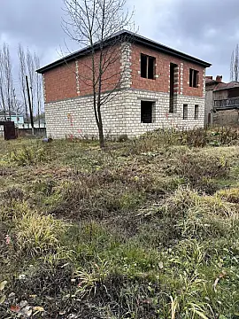 Satılır 8 otaqlı həyət evi 260 m²