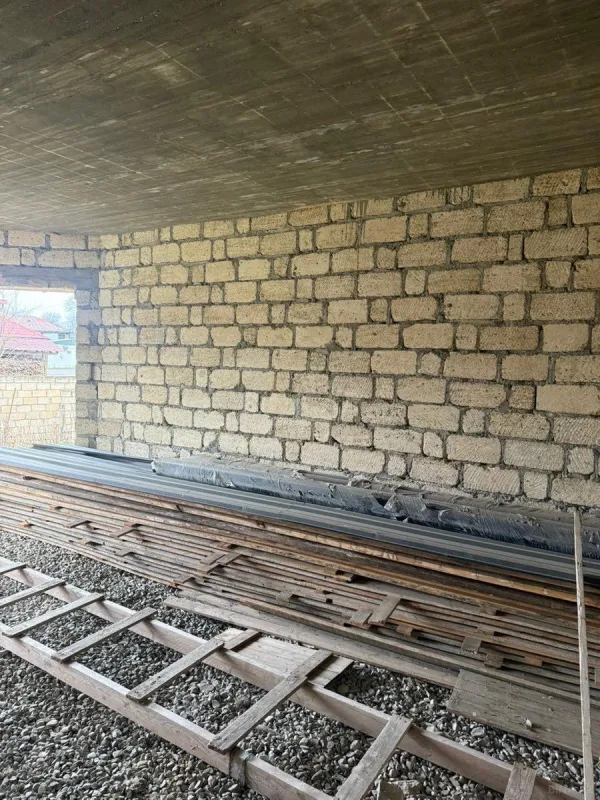 Satılır 8 otaqlı həyət evi 260 m²