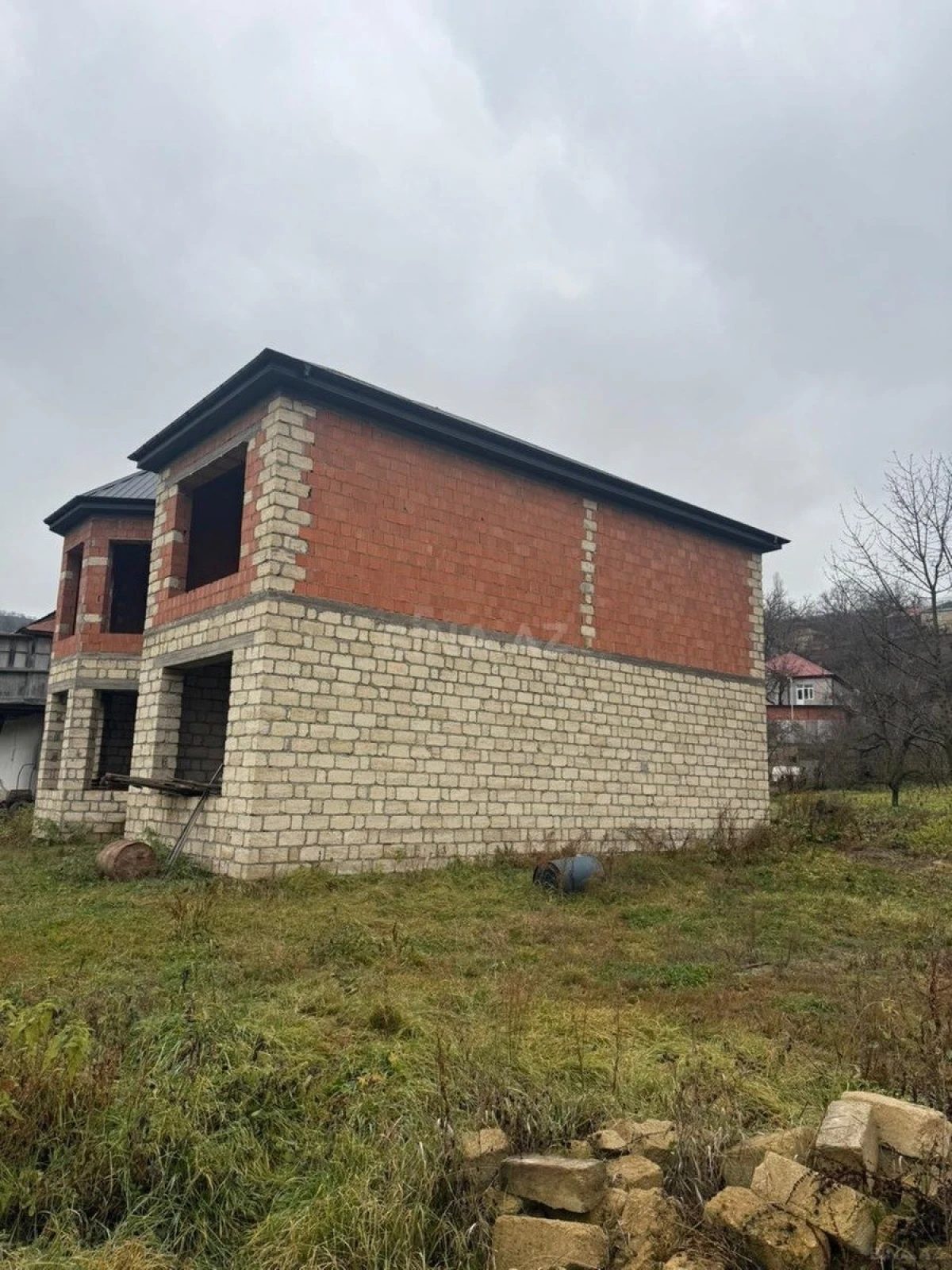 Satılır 8 otaqlı həyət evi 260 m²