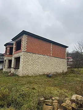 Satılır 8 otaqlı həyət evi 260 m²