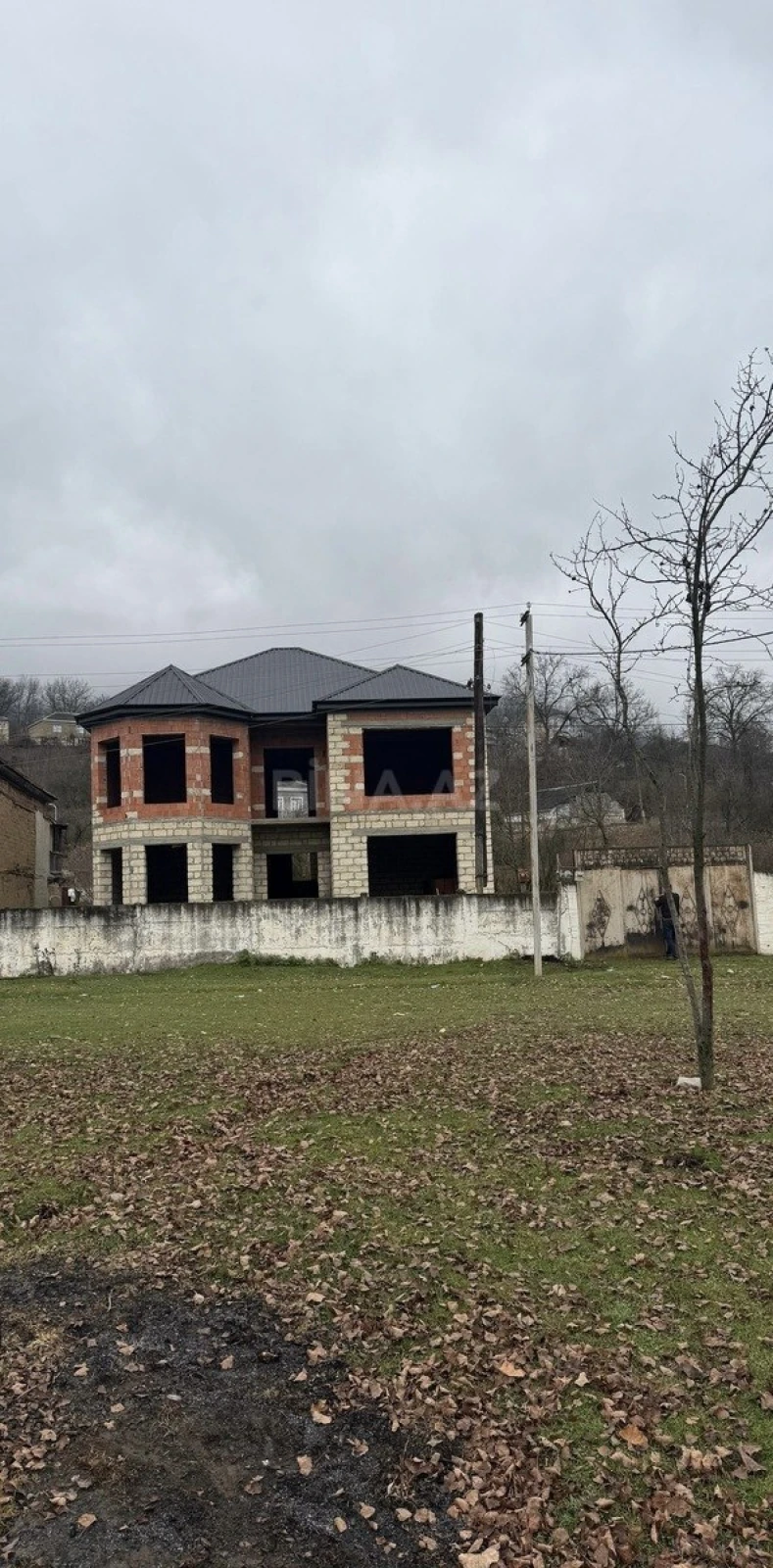 Satılır 8 otaqlı həyət evi 260 m²