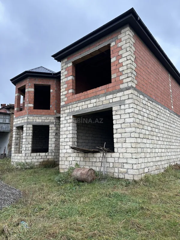 Satılır 8 otaqlı həyət evi 260 m²