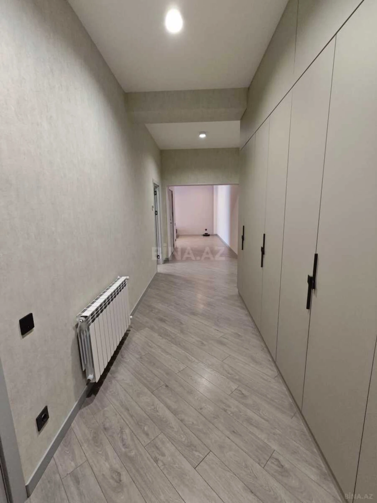 Satılır 4 otaqlı mənzil 135 m²