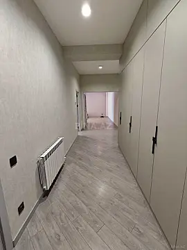 Satılır 4 otaqlı mənzil 135 m²