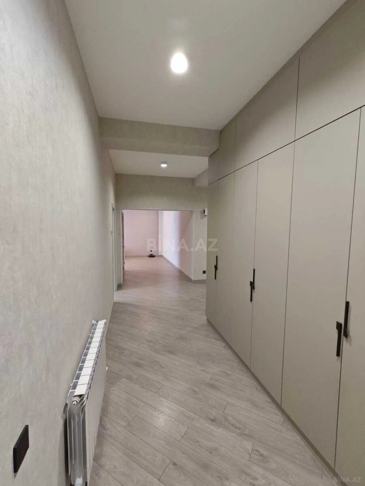 Satılır 4 otaqlı mənzil 135 m²