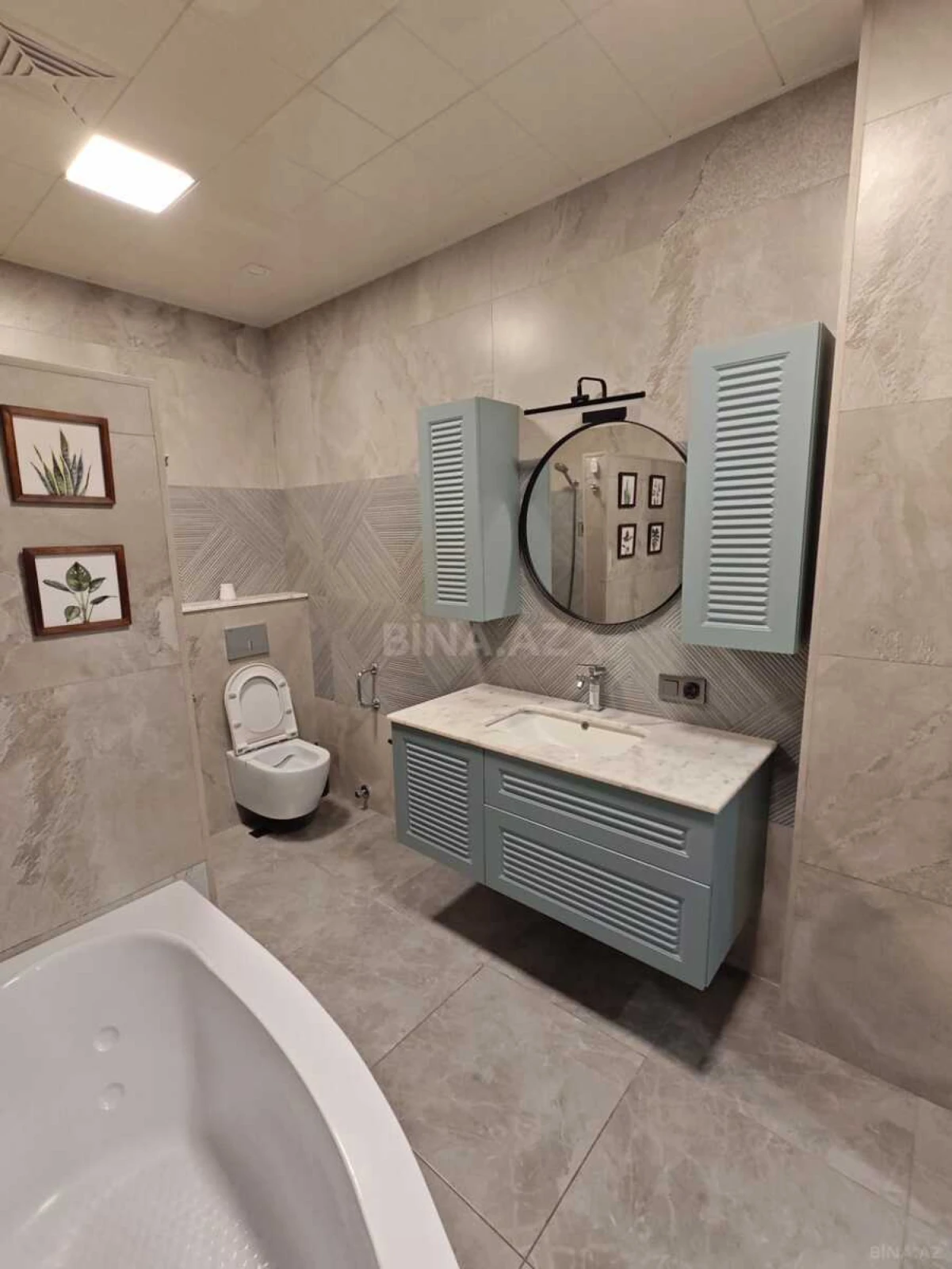 Satılır 4 otaqlı mənzil 135 m²