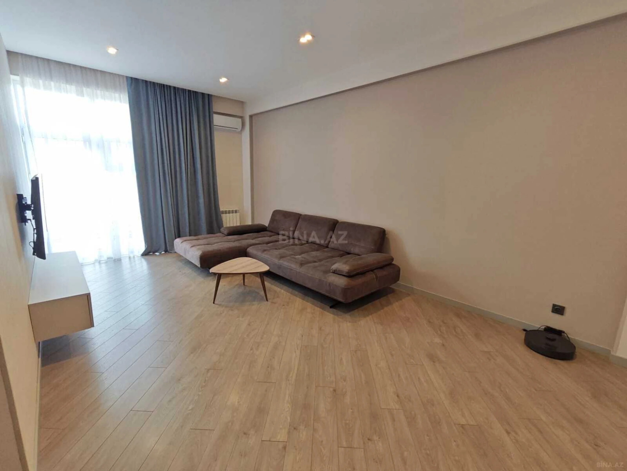 Satılır 4 otaqlı mənzil 135 m²