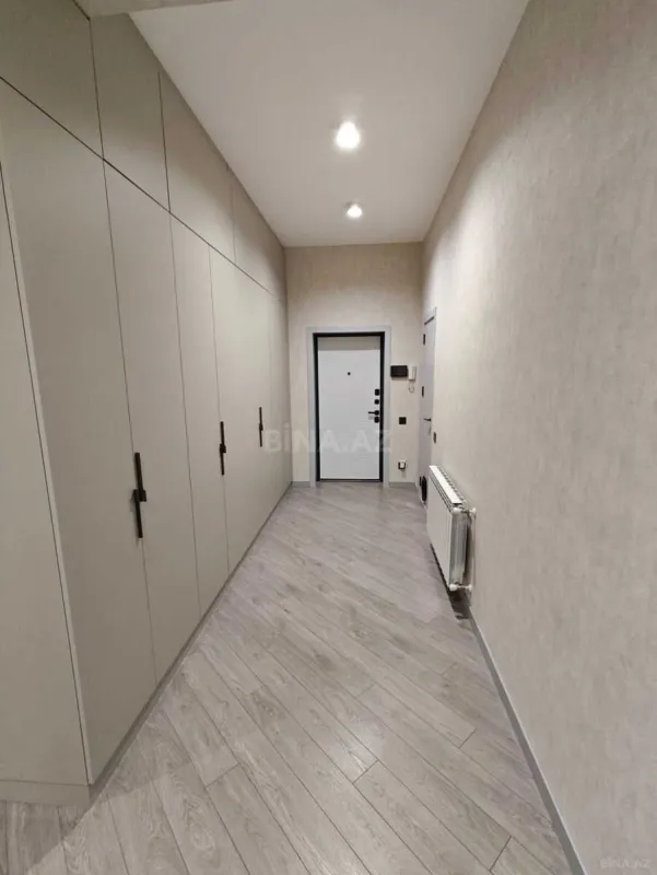 Satılır 4 otaqlı mənzil 135 m²