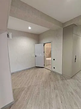 Satılır 4 otaqlı mənzil 135 m²