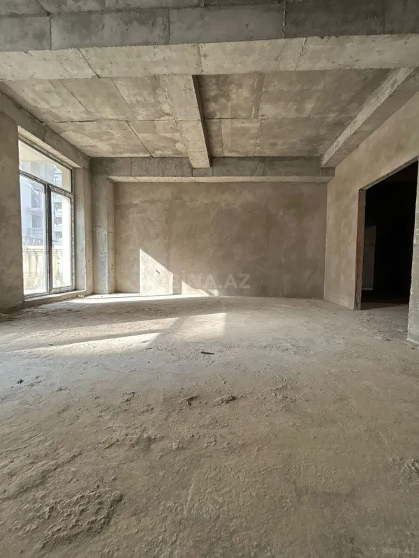 Satılır 5 otaqlı mənzil 192 m²