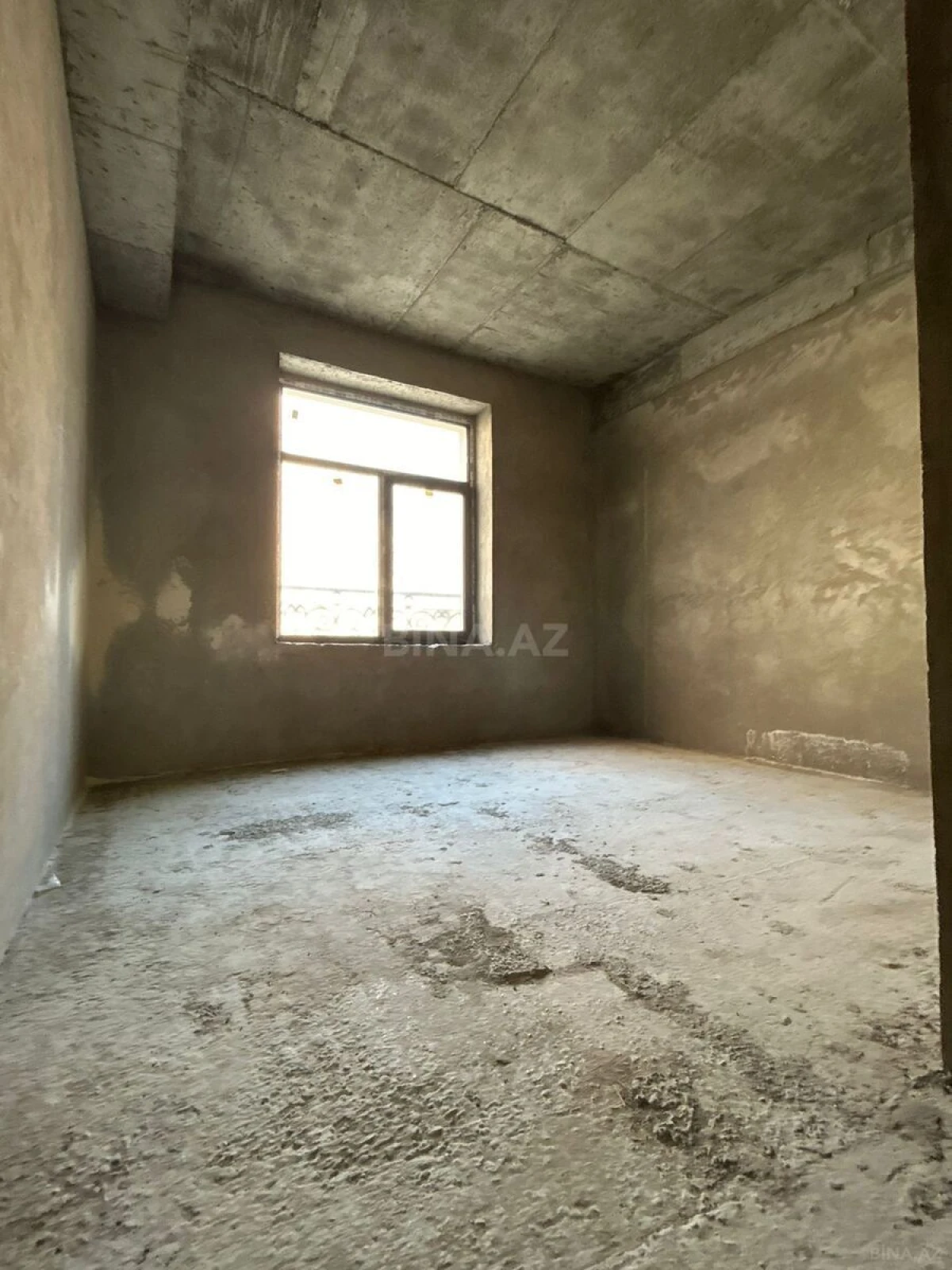 Satılır 5 otaqlı mənzil 192 m²