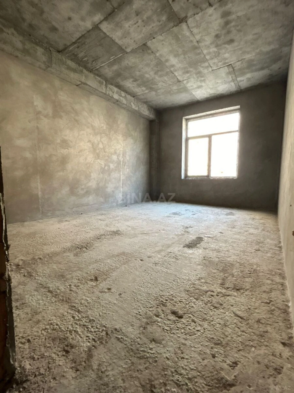 Satılır 5 otaqlı mənzil 192 m²