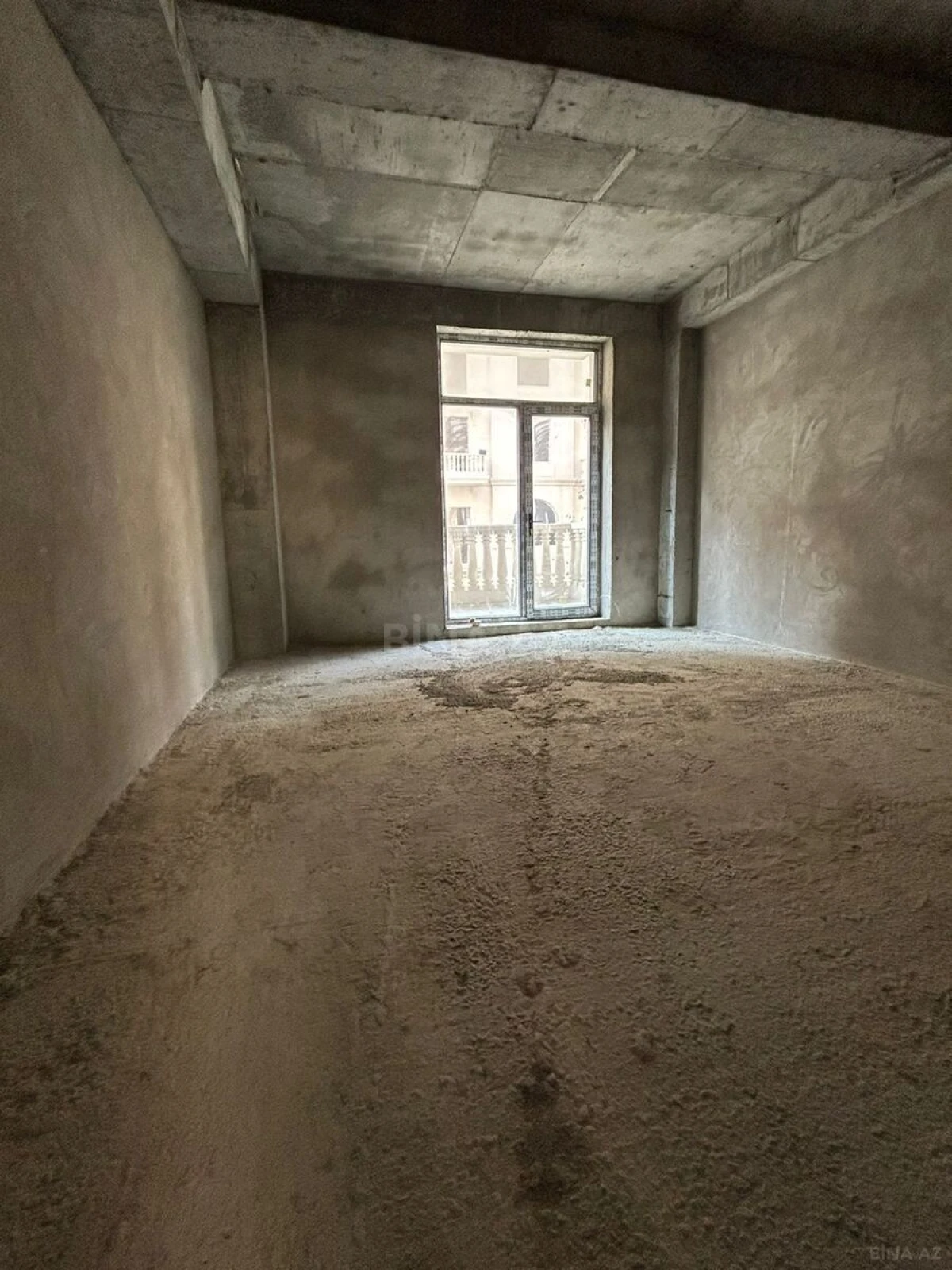 Satılır 5 otaqlı mənzil 192 m²