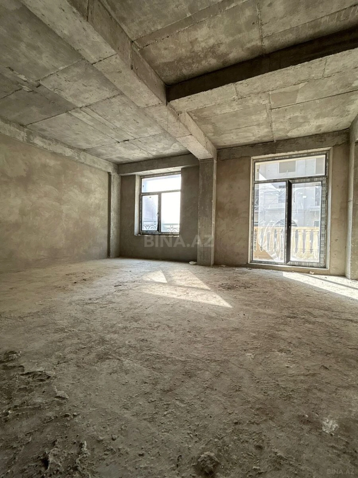 Satılır 5 otaqlı mənzil 192 m²