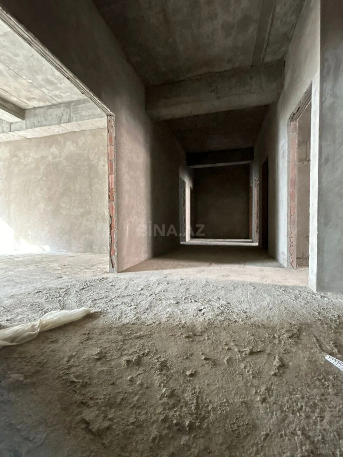 Satılır 5 otaqlı mənzil 192 m²