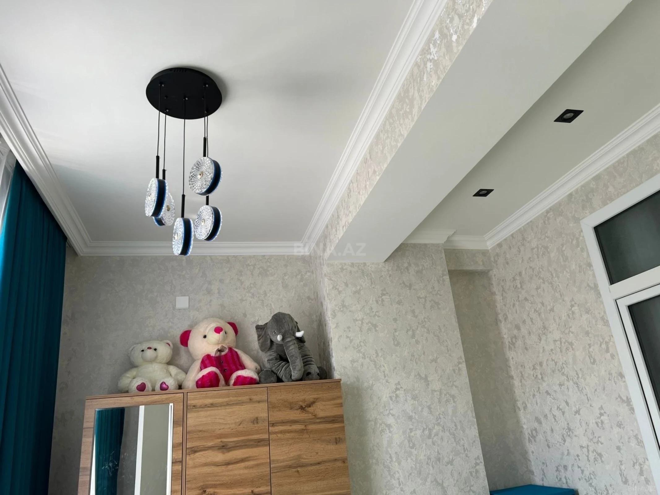 Satılır 2 otaqlı mənzil 92 m²