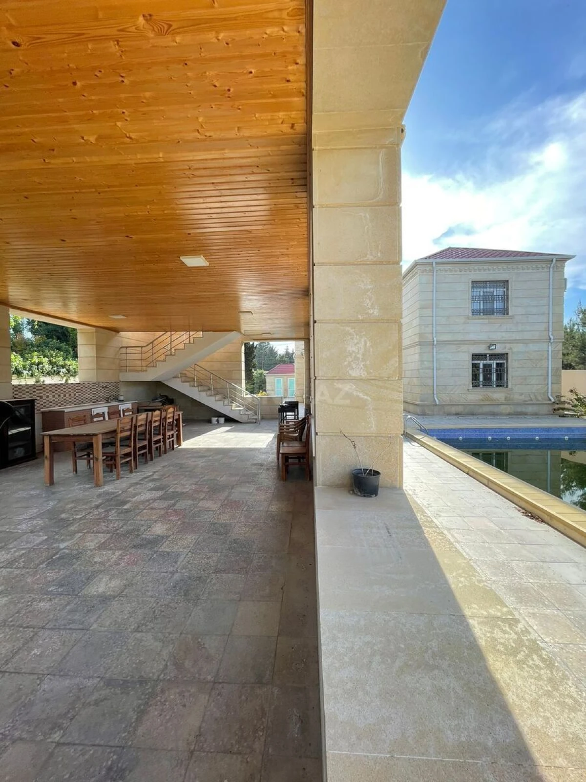 Satılır 5 otaqlı həyət evi 350 m²