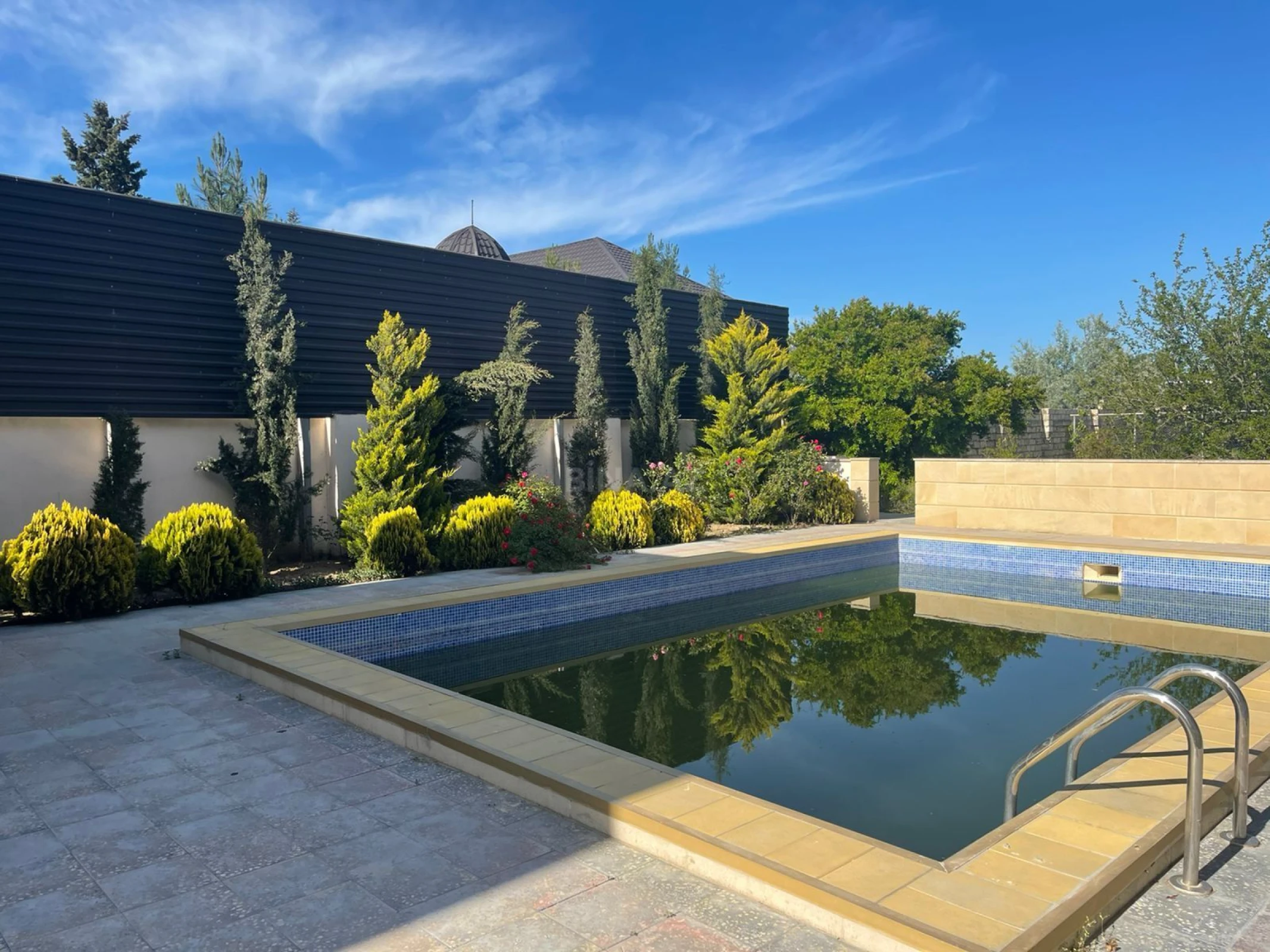 Satılır 5 otaqlı həyət evi 350 m²