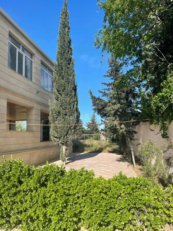 Satılır 5 otaqlı həyət evi 350 m²