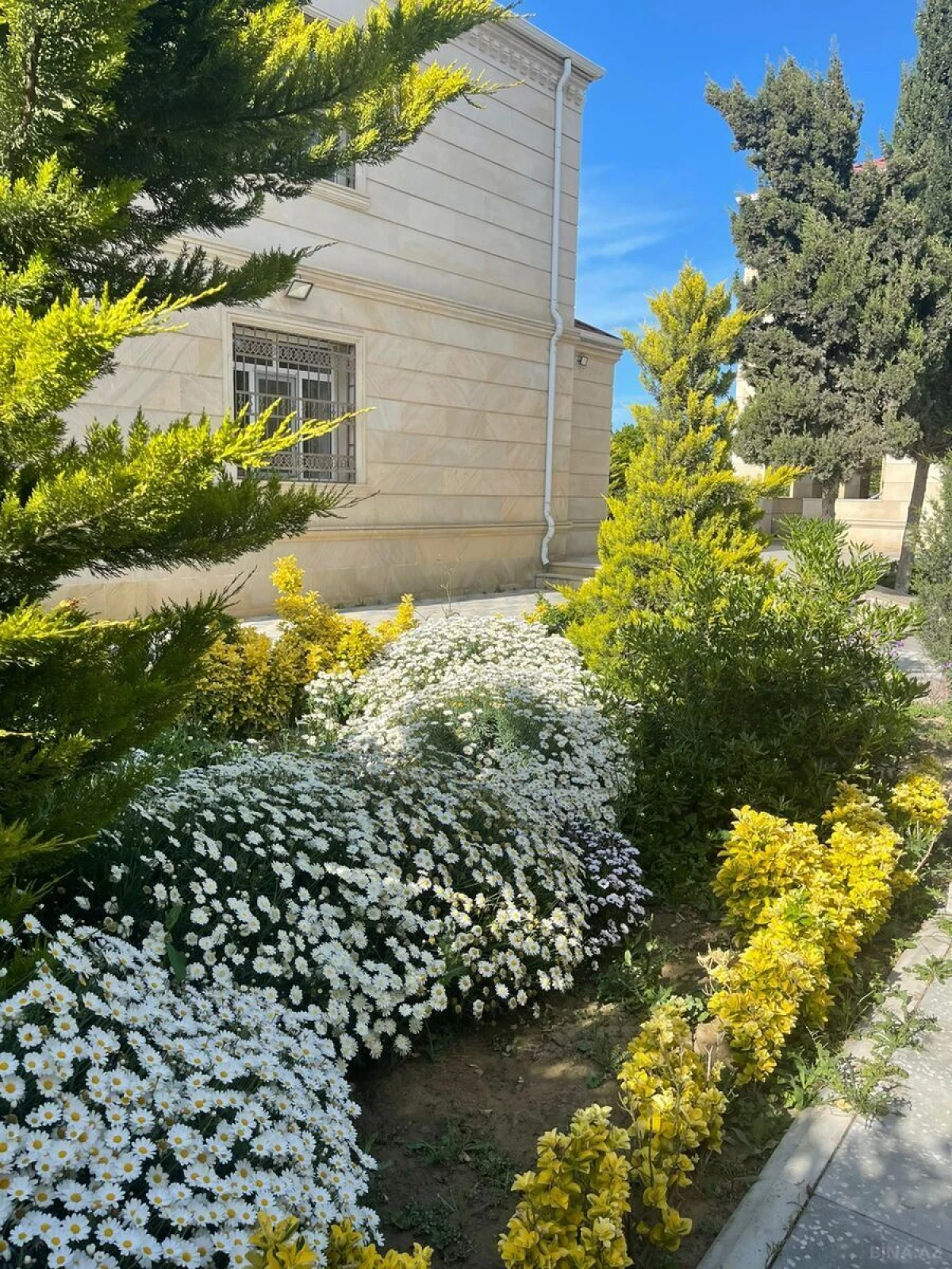 Satılır 5 otaqlı həyət evi 350 m²