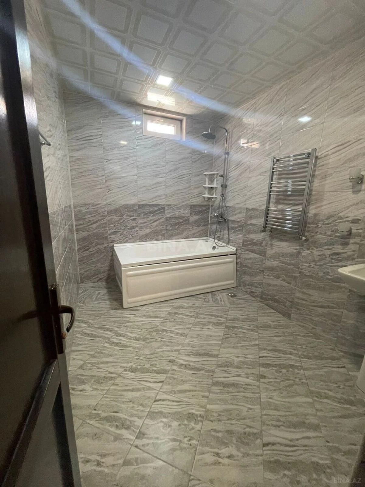 Satılır 5 otaqlı həyət evi 350 m²