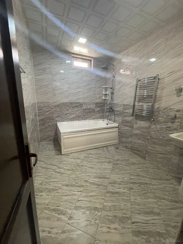 Satılır 5 otaqlı həyət evi 350 m²