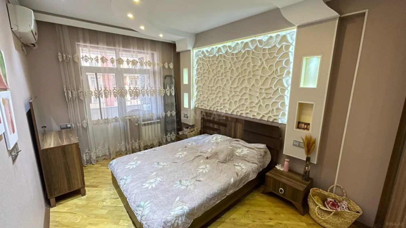 Satılır 4 otaqlı mənzil 110 m²