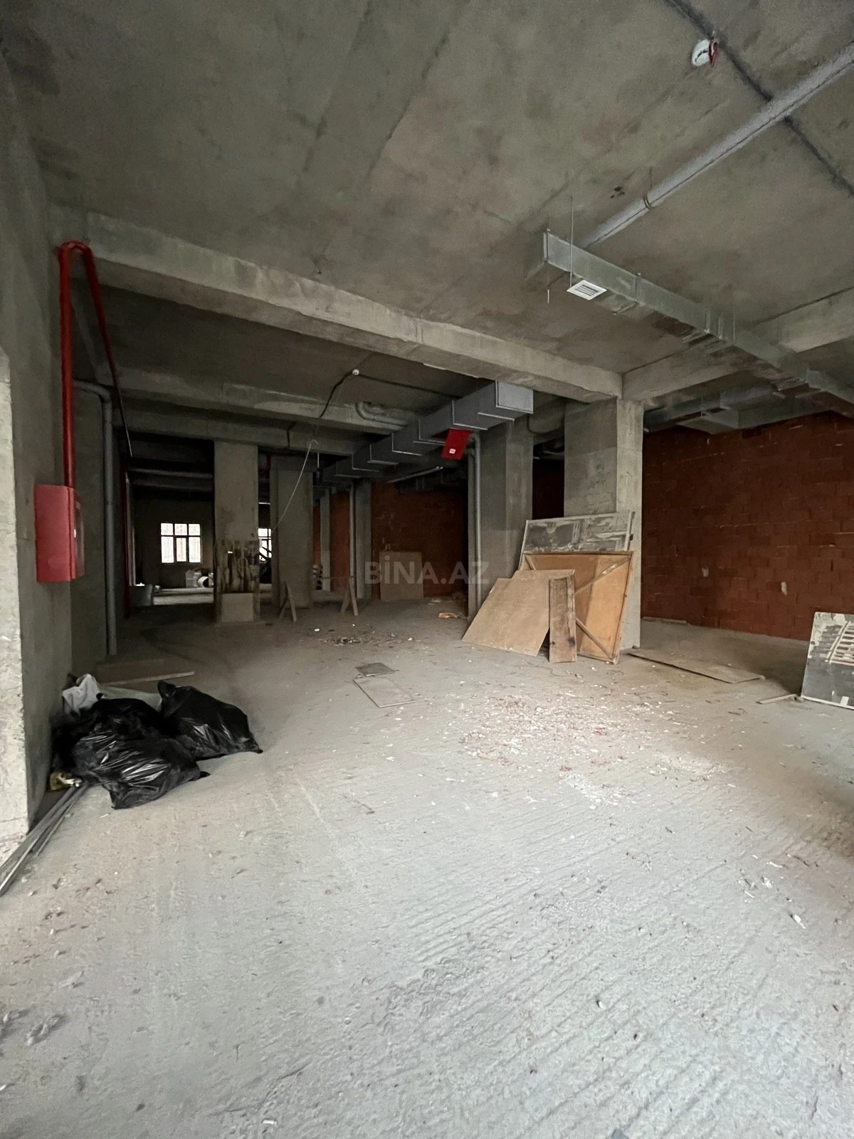 Satılır obyekt 340 m²