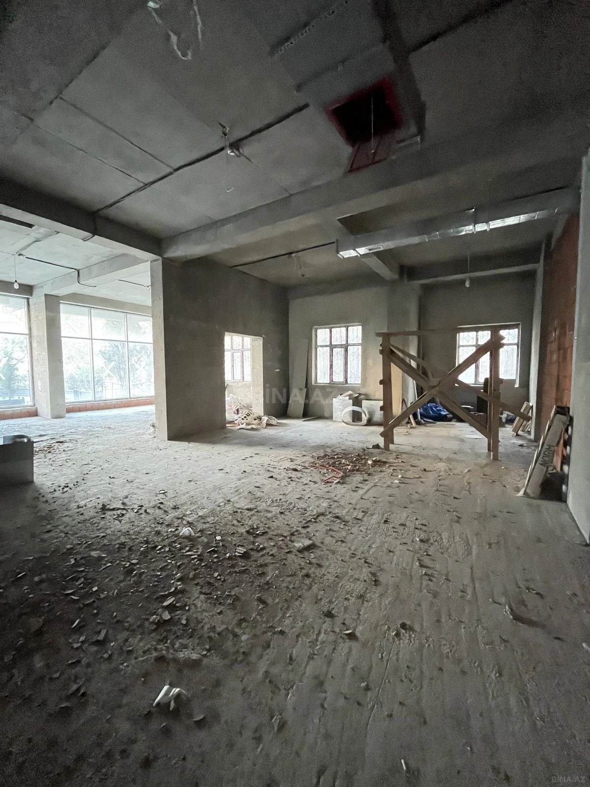 Satılır obyekt 340 m²