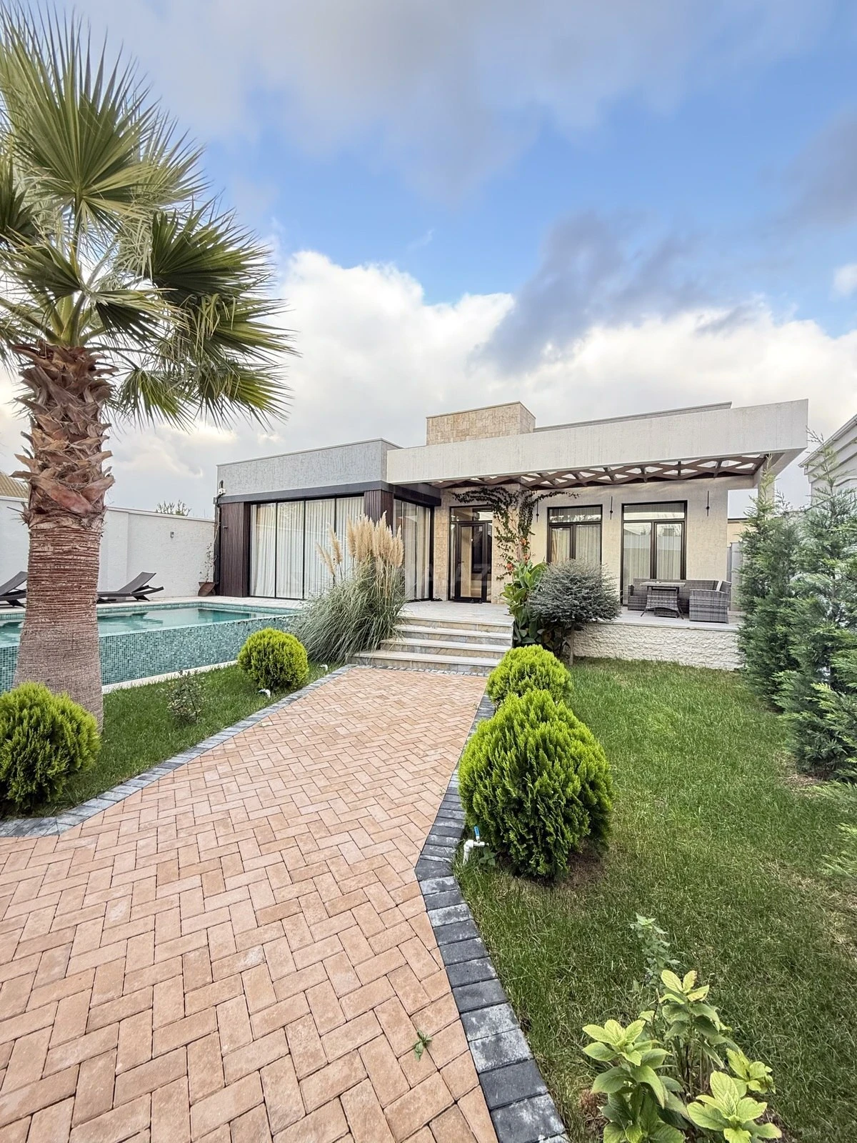 Satılır 5 otaqlı həyət evi 155 m²