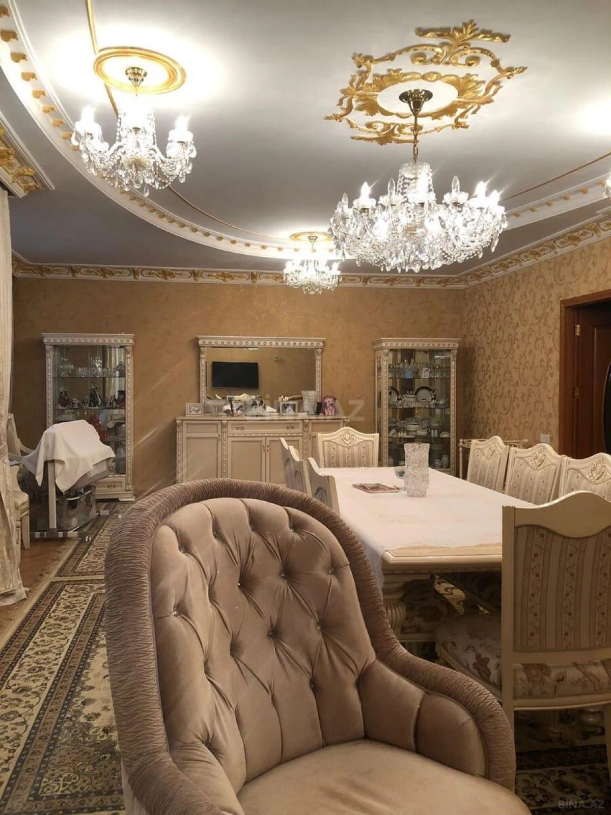 Satılır 4 otaqlı mənzil 180 m²