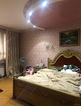 Satılır 4 otaqlı mənzil 180 m²