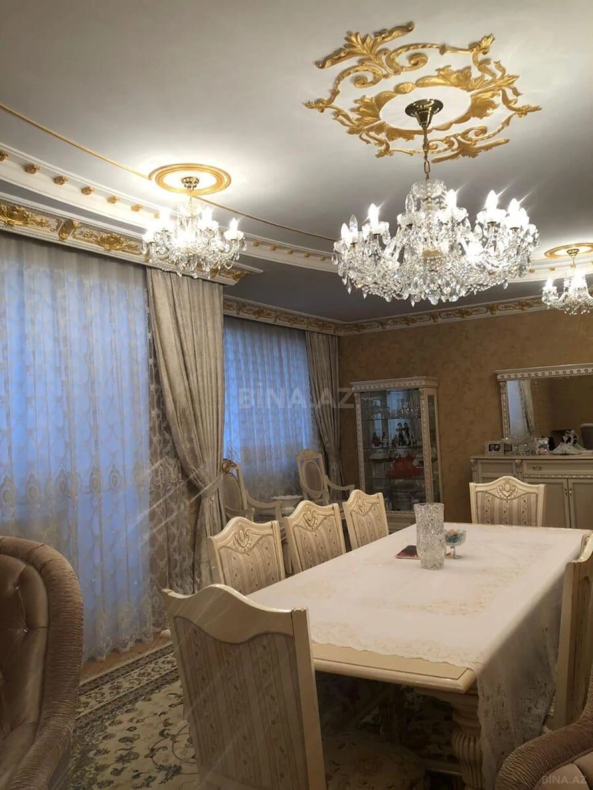 Satılır 4 otaqlı mənzil 180 m²