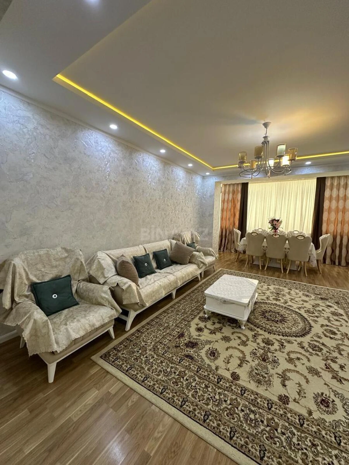 Satılır 3 otaqlı mənzil 136 m²