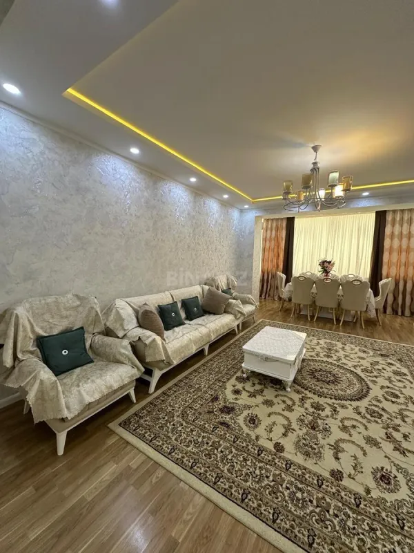 Satılır 3 otaqlı mənzil 136 m²