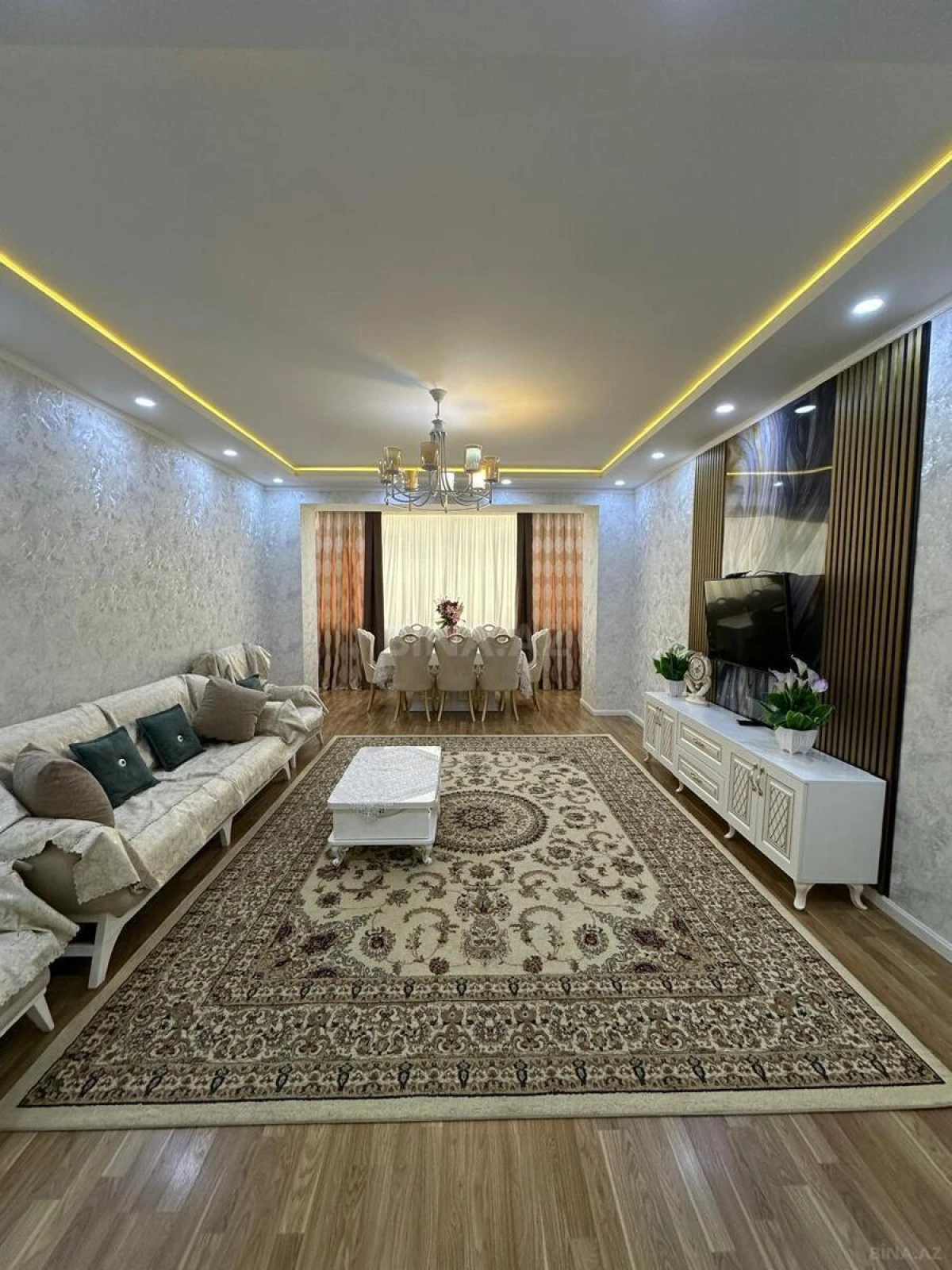Satılır 3 otaqlı mənzil 136 m²