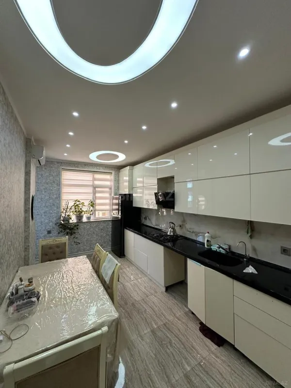 Satılır 3 otaqlı mənzil 136 m²